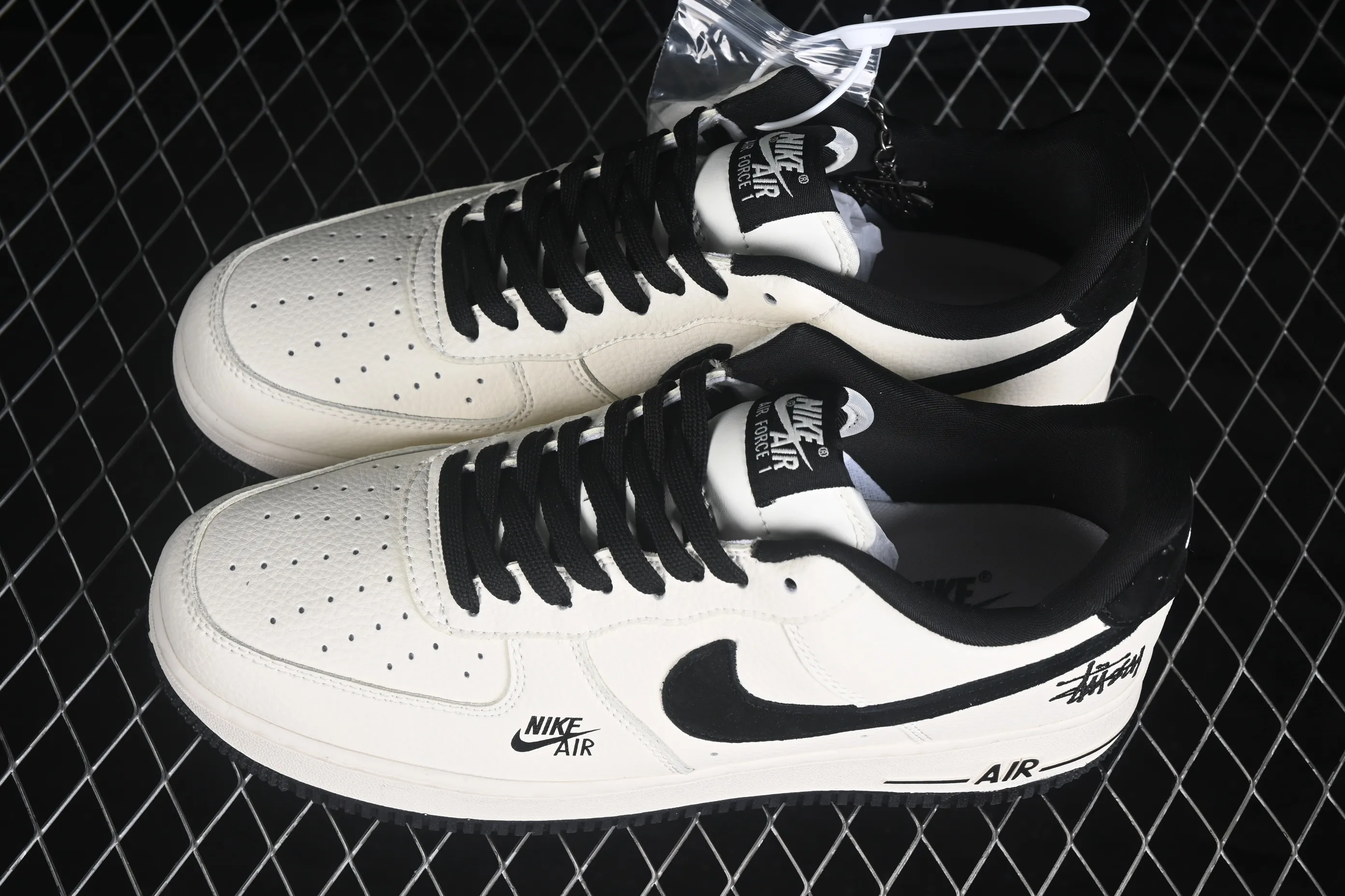 All categories Nk Air Force 1 Air Force series Nk Air Force 1 Low Air Force low-top Nike Air Force 1'07 Low joint model Air Force 1 low-top casual sneakers DN1688-825